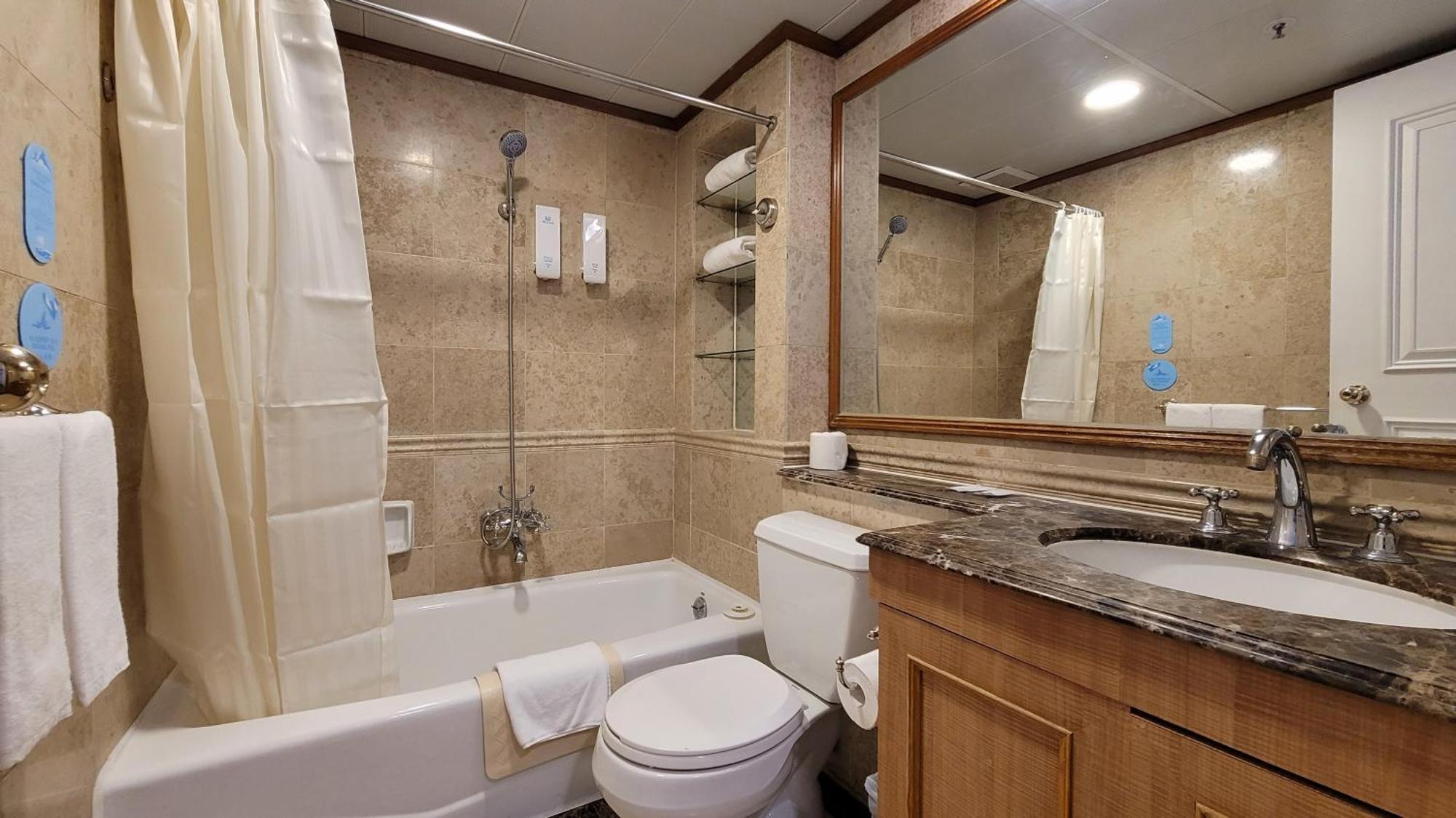 Grand Bay View Khách sạn 4*